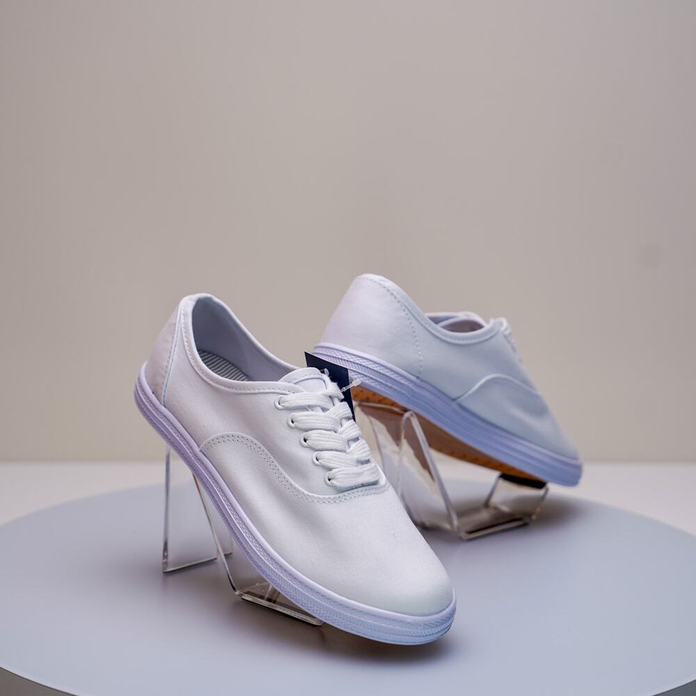 Universal Thread Lunea White Canvas Sneakers Size 7W NWT - Picture 3 of 6